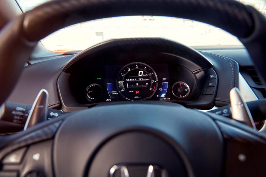 Панель приборов Honda NSX 2016 года  (фото 3 из 29)